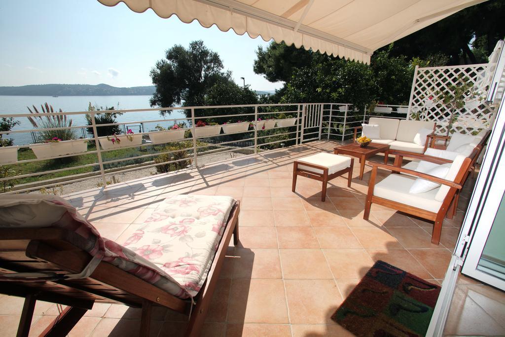 Gem Of The Sea Luxury Beach Apartment With Brand New Heating Infinity Pool โตรกีร์ ภายนอก รูปภาพ