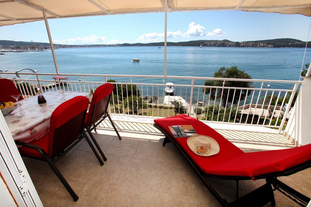Gem Of The Sea Luxury Beach Apartment With Brand New Heating Infinity Pool โตรกีร์ ภายนอก รูปภาพ