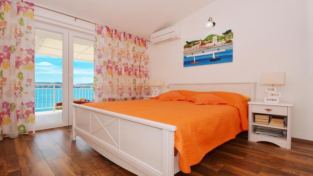 Gem Of The Sea Luxury Beach Apartment With Brand New Heating Infinity Pool โตรกีร์ ภายนอก รูปภาพ
