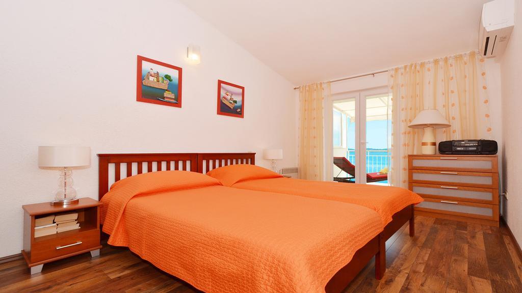 Gem Of The Sea Luxury Beach Apartment With Brand New Heating Infinity Pool โตรกีร์ ภายนอก รูปภาพ