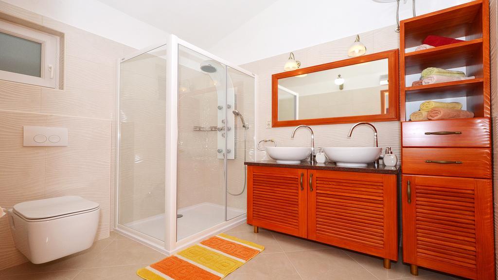 Gem Of The Sea Luxury Beach Apartment With Brand New Heating Infinity Pool โตรกีร์ ภายนอก รูปภาพ