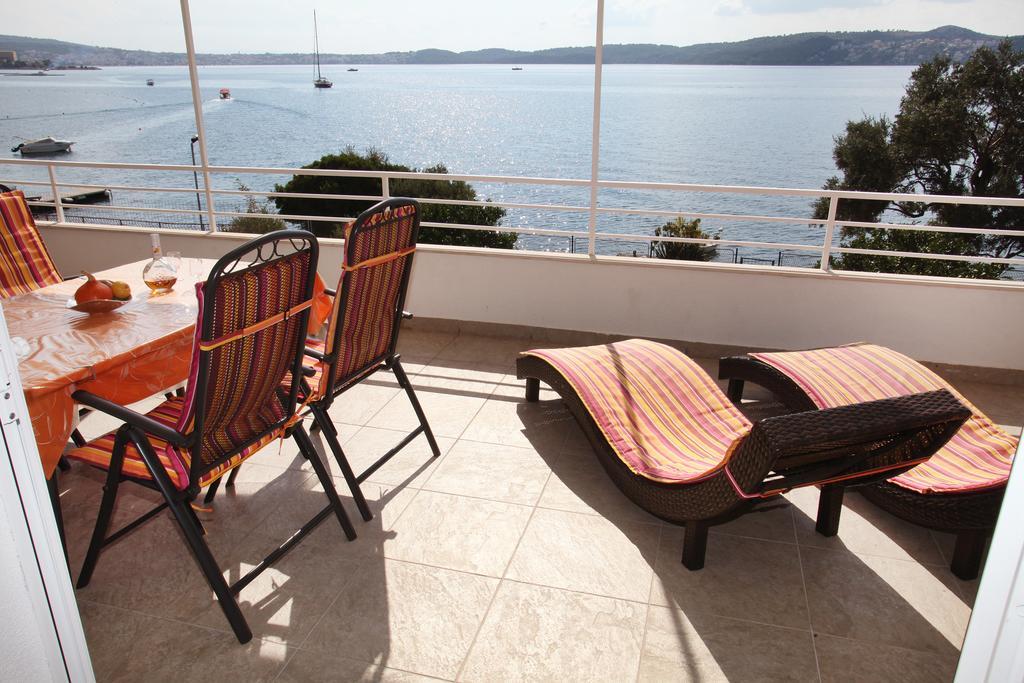 Gem Of The Sea Luxury Beach Apartment With Brand New Heating Infinity Pool โตรกีร์ ภายนอก รูปภาพ