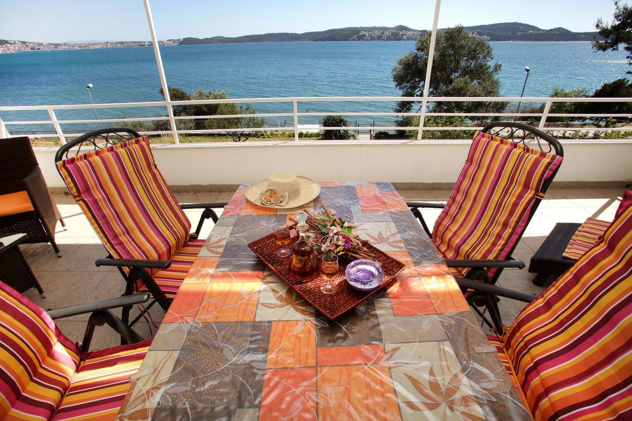 Gem Of The Sea Luxury Beach Apartment With Brand New Heating Infinity Pool โตรกีร์ ภายนอก รูปภาพ