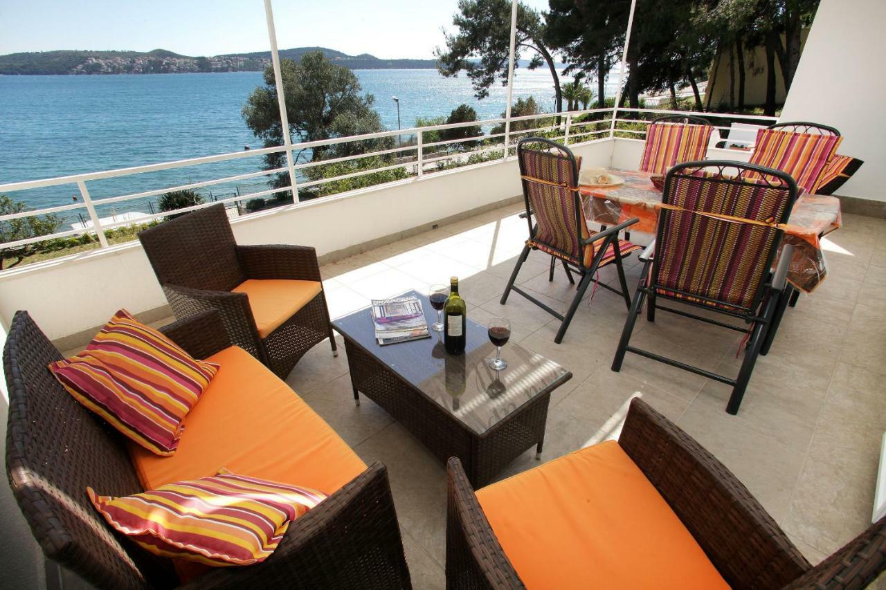 Gem Of The Sea Luxury Beach Apartment With Brand New Heating Infinity Pool โตรกีร์ ภายนอก รูปภาพ
