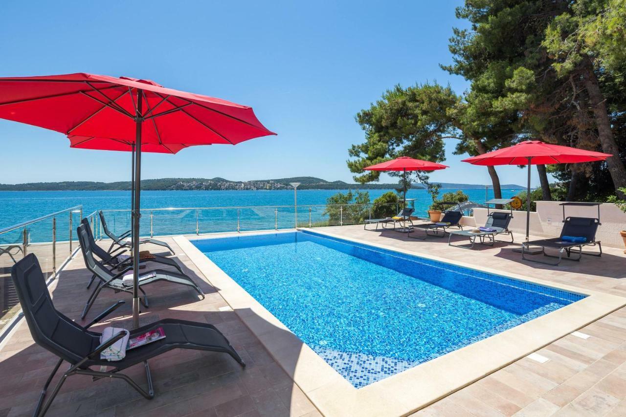 Gem Of The Sea Luxury Beach Apartment With Brand New Heating Infinity Pool โตรกีร์ ภายนอก รูปภาพ