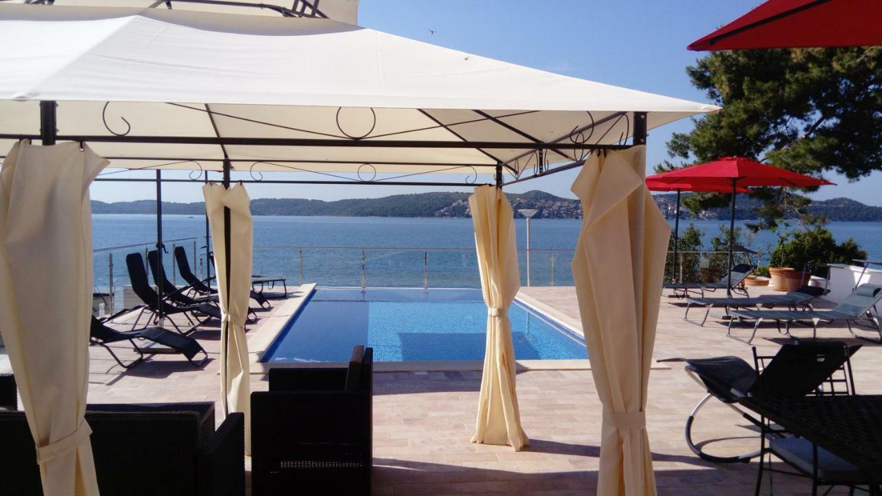 Gem Of The Sea Luxury Beach Apartment With Brand New Heating Infinity Pool โตรกีร์ ภายนอก รูปภาพ