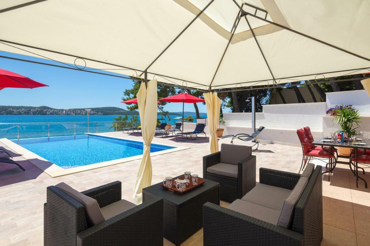Gem Of The Sea Luxury Beach Apartment With Brand New Heating Infinity Pool โตรกีร์ ภายนอก รูปภาพ