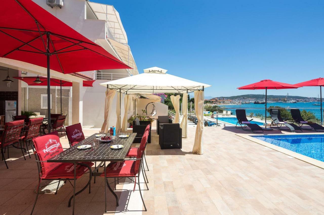 Gem Of The Sea Luxury Beach Apartment With Brand New Heating Infinity Pool โตรกีร์ ภายนอก รูปภาพ